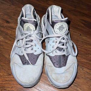 Nike Air Huarache
Women's Shoes